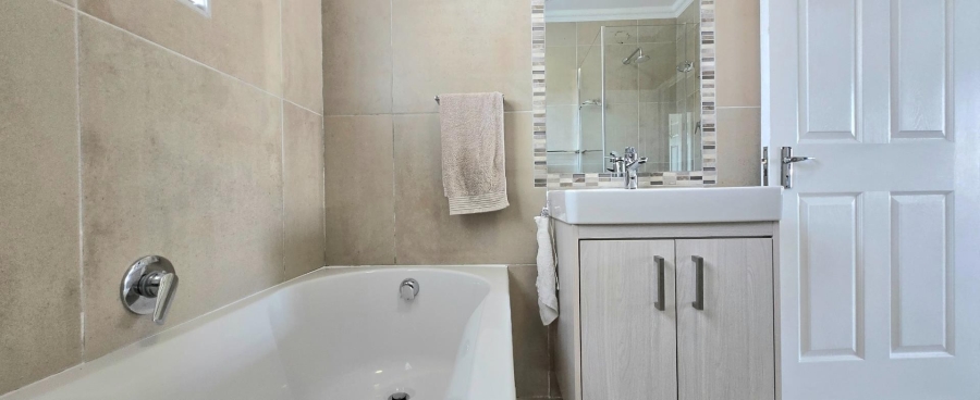 5 Bedroom Property for Sale in Franskraal Western Cape